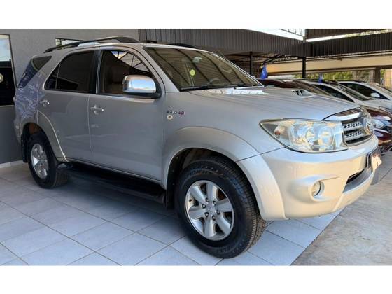 TOYOTA HILUX SW4 3.0 SRV 4X4 7 LUGARES 16V TURBO INTERCOOLER DIESEL 4P AUTOMÁTICO TOYOTA HILUX SW4 3.0 SRV 4X4 7 LUGARES 16V TURBO INTERCOOLER DIESEL 4P AUTOMÁTICO